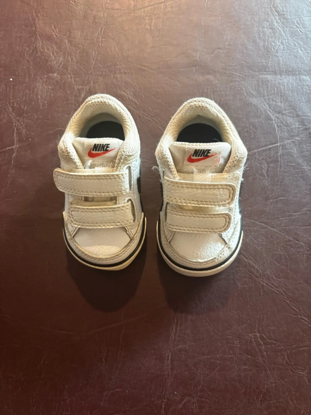 💥Buy 2 Get 1 Free💥 Nike Toddler White Sneakers with Red Swoosh - Picture 1 of 4